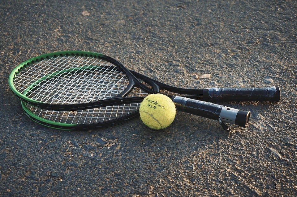 Tenis mě vždy zabaví. 